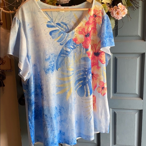 Terra & Sky Tops - Terra & Sky hibiscus 🌺 top